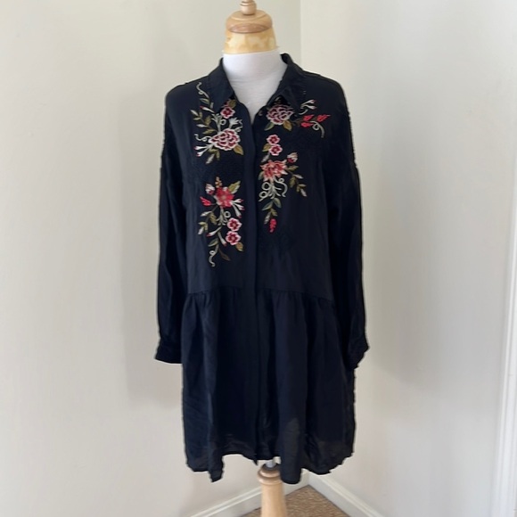 New! JOHNNY WAS Size S black uccello crepe embroidered smock shirt tunic